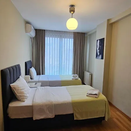 Taksim'de 2 Yatak Odali Daire, Guevenlik, Havuz, Spa, Otopark *