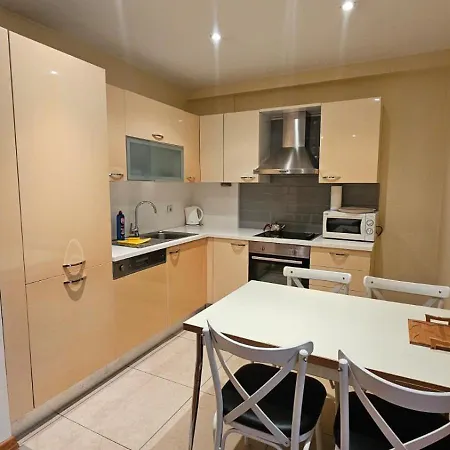 Taksim'de 2 Yatak Odalı Daire, Güvenlik, Havuz, Spa, Otopark Estambul