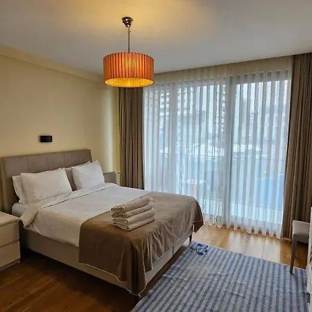 Taksim'de 2 Yatak Odalı Daire, Güvenlik, Havuz, Spa, Otopark