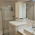 Taksim'de 2 Yatak Odali Daire, Guevenlik, Havuz, Spa, Otopark * Istanbul
