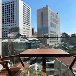 Taksim'de 2 Yatak Odali Daire, Guevenlik, Havuz, Spa, Otopark *