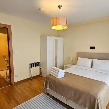 Taksim'de 2 Yatak Odali Daire, Guevenlik, Havuz, Spa, Otopark * Istanbul