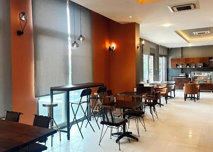 Taksim'de 2 Yatak Odali Daire, Guevenlik, Havuz, Spa, Otopark Apartment